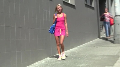 Topnotch Sabrina L in orall-service action